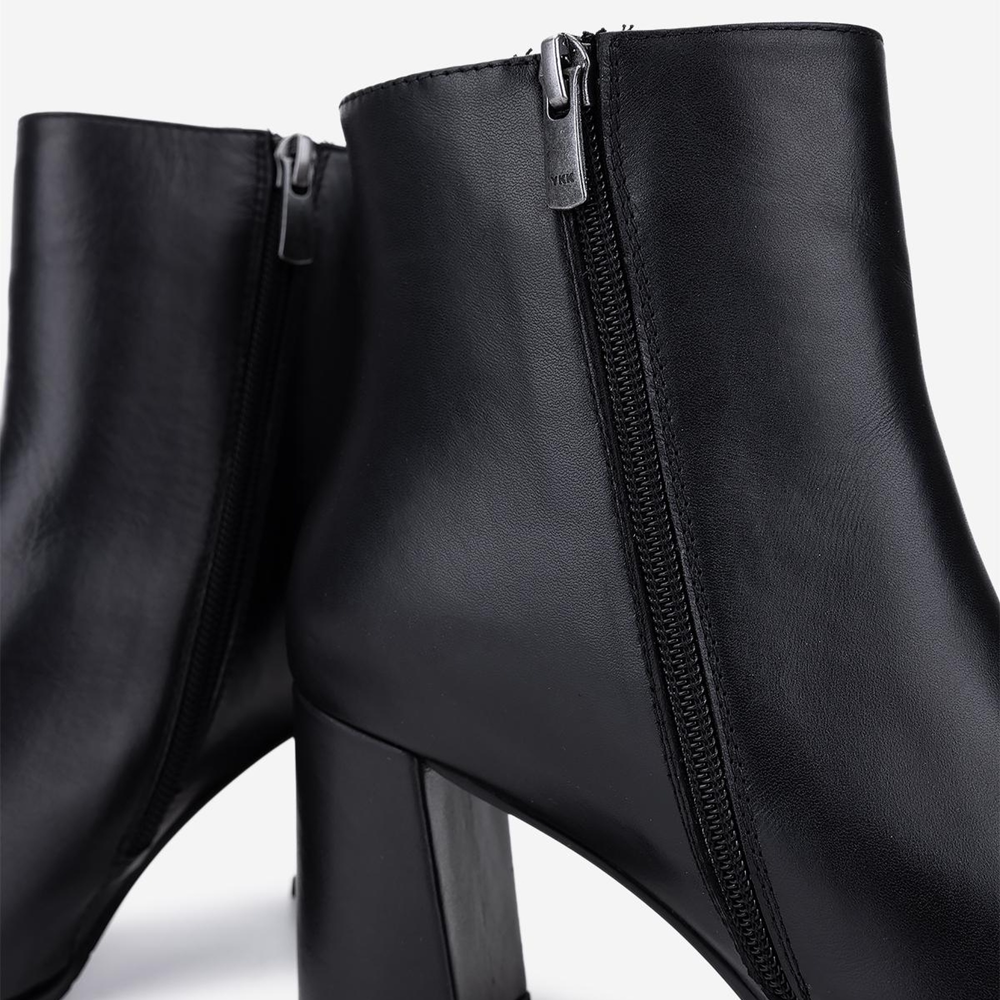 Valmenti Kadın Hakiki Deri Siyah Deri Topuklu Bot