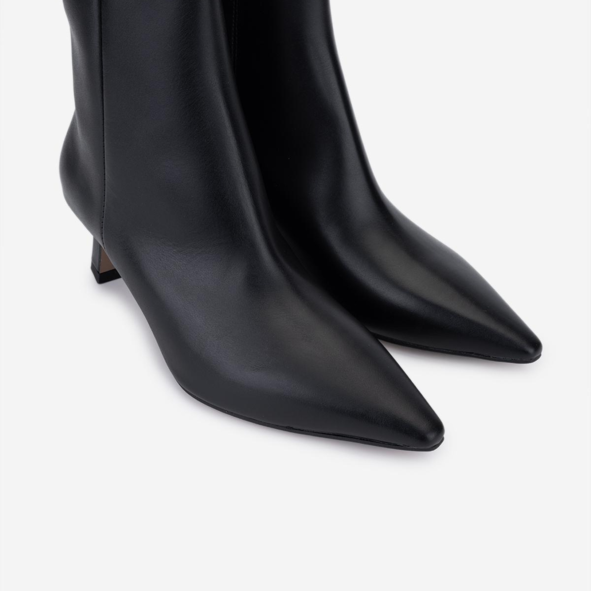 Valmenti Kadın Hakiki Deri Siyah Topuklu Bot