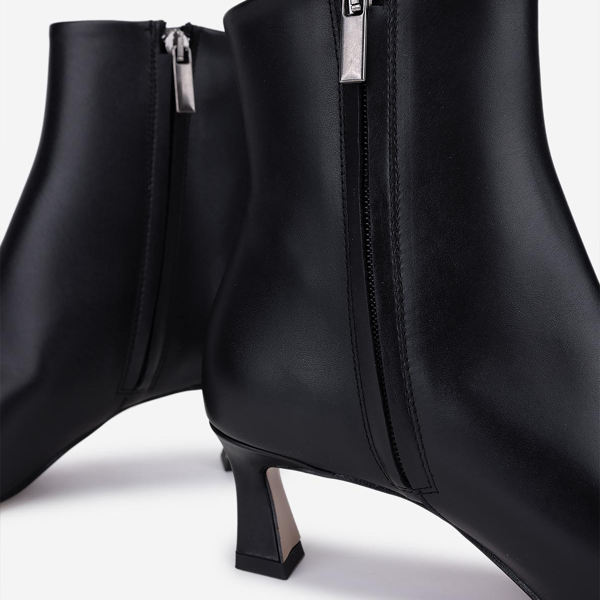 Valmenti Kadın Hakiki Deri Siyah Topuklu Bot