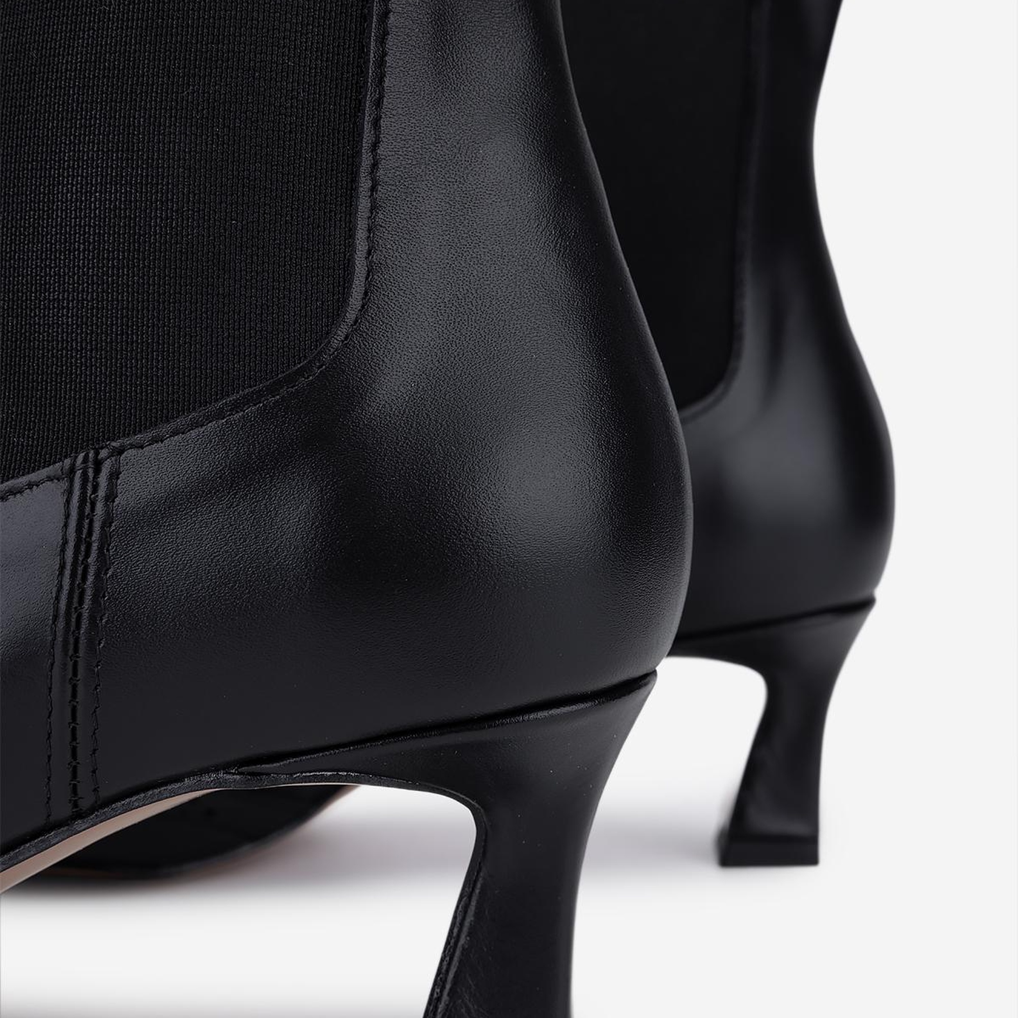 Valmenti Kadın Hakiki Deri Siyah Topuklu Bot