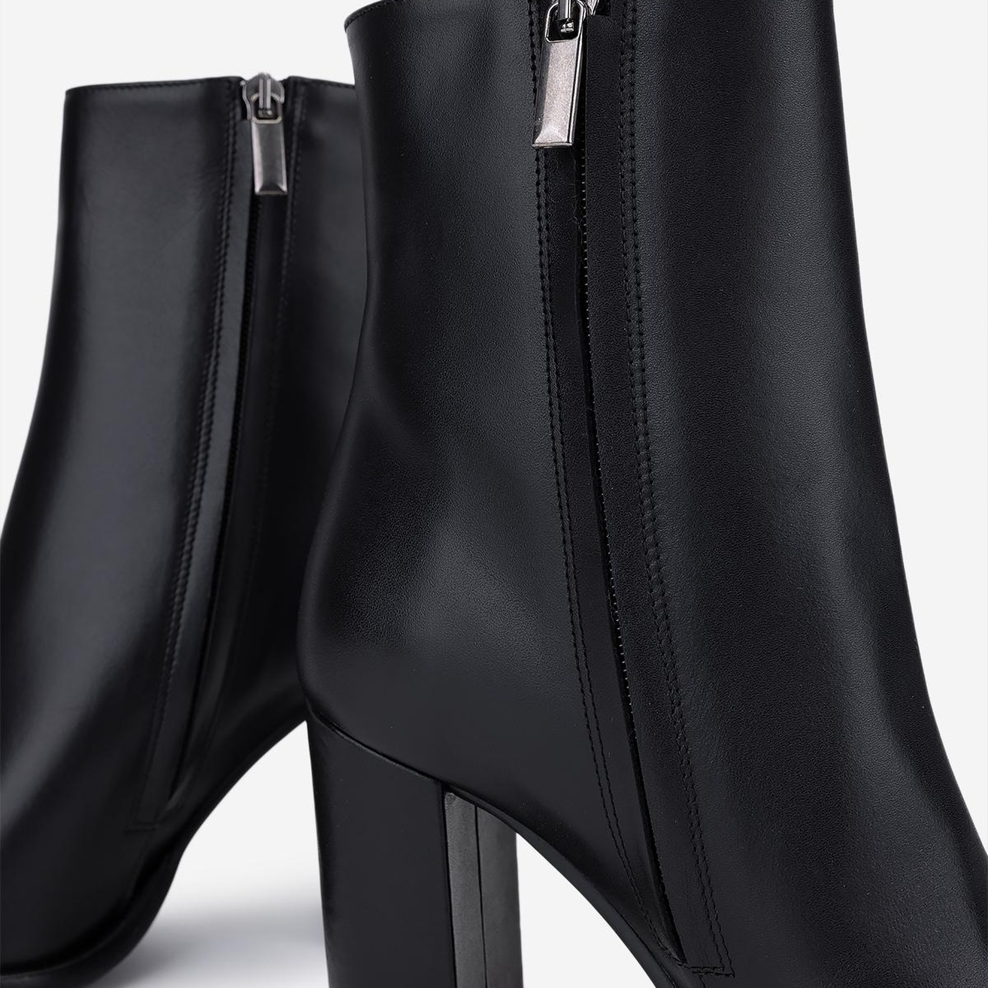 Valmenti Kadın Hakiki Deri Siyah Topuklu Bot