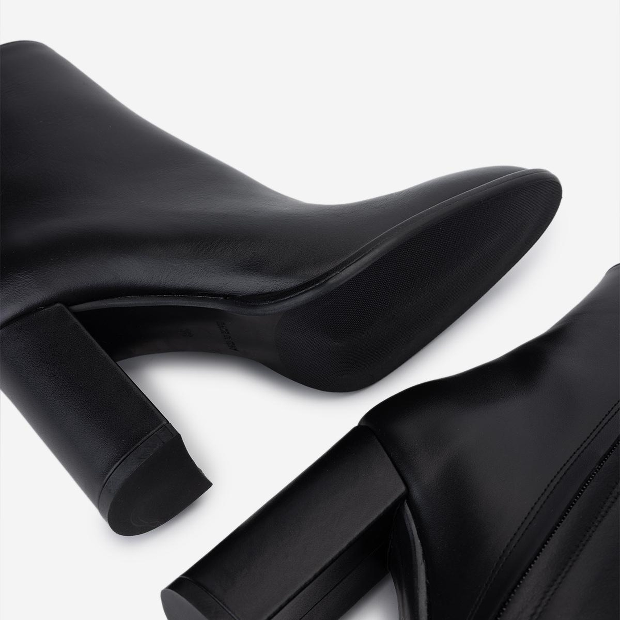 Valmenti Kadın Hakiki Deri Siyah Topuklu Bot