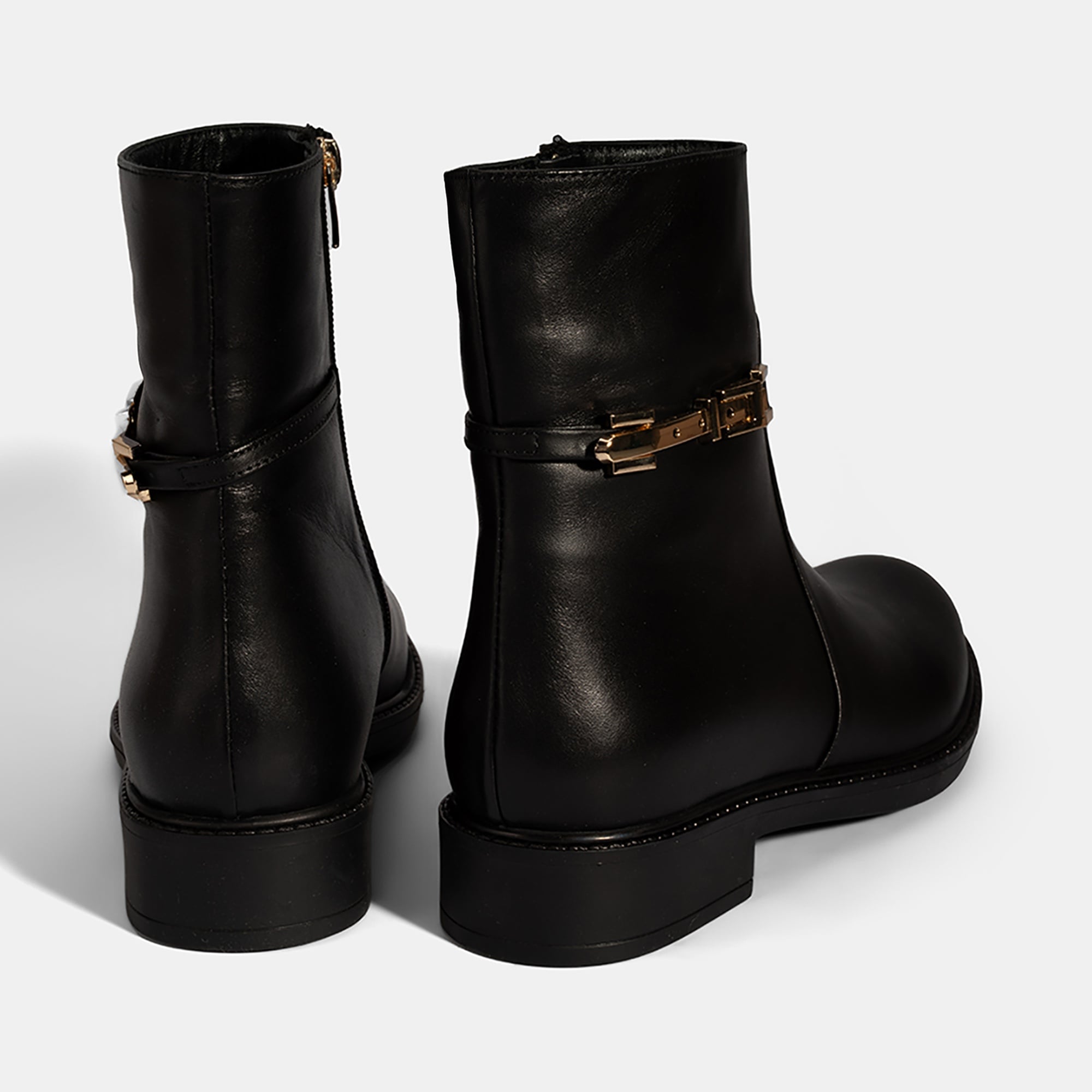 Kadın Siyah Metal Aksesuarlı Deri Bot