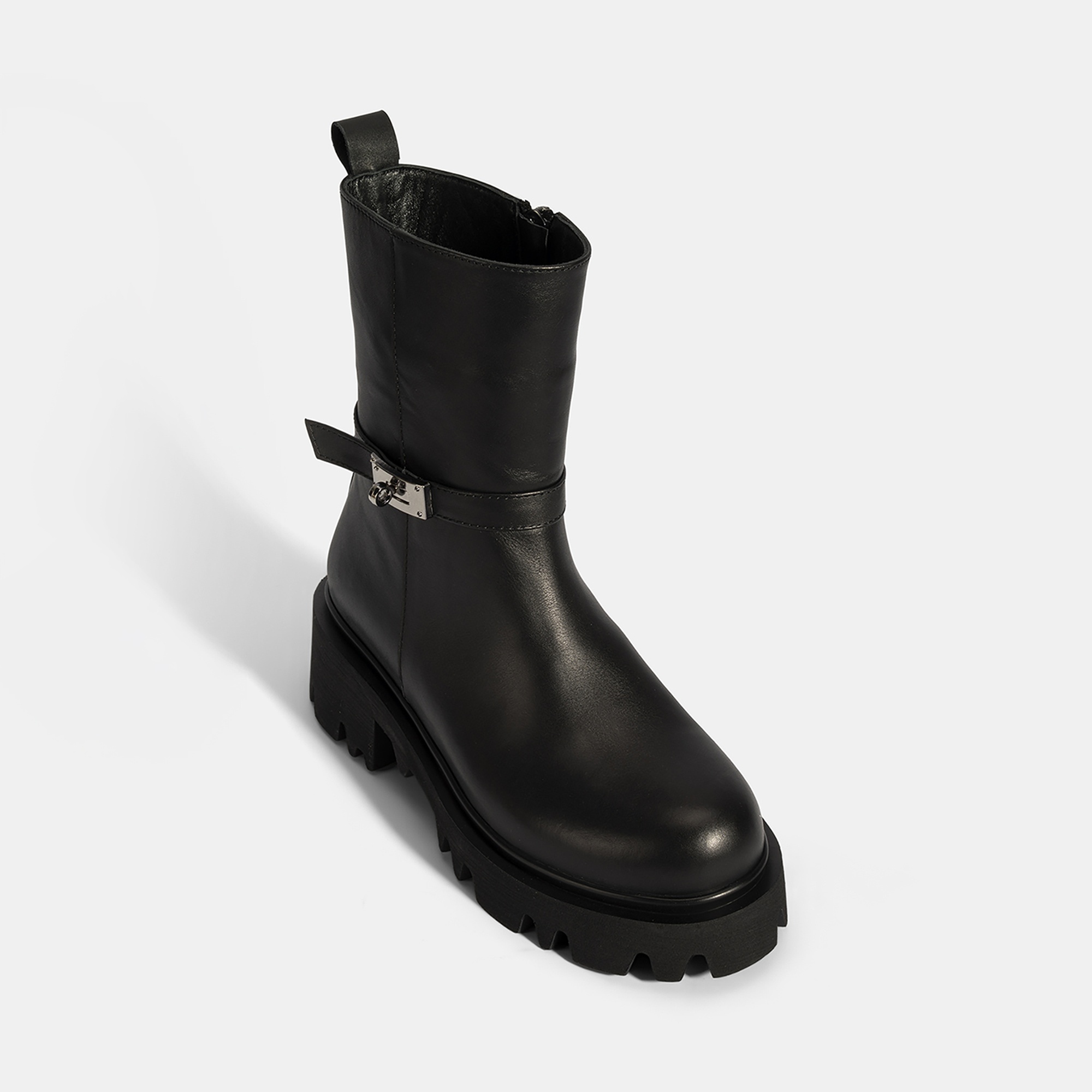 Kadın Siyah Metal Tokalı Kalın Tabanlı Deri Bot