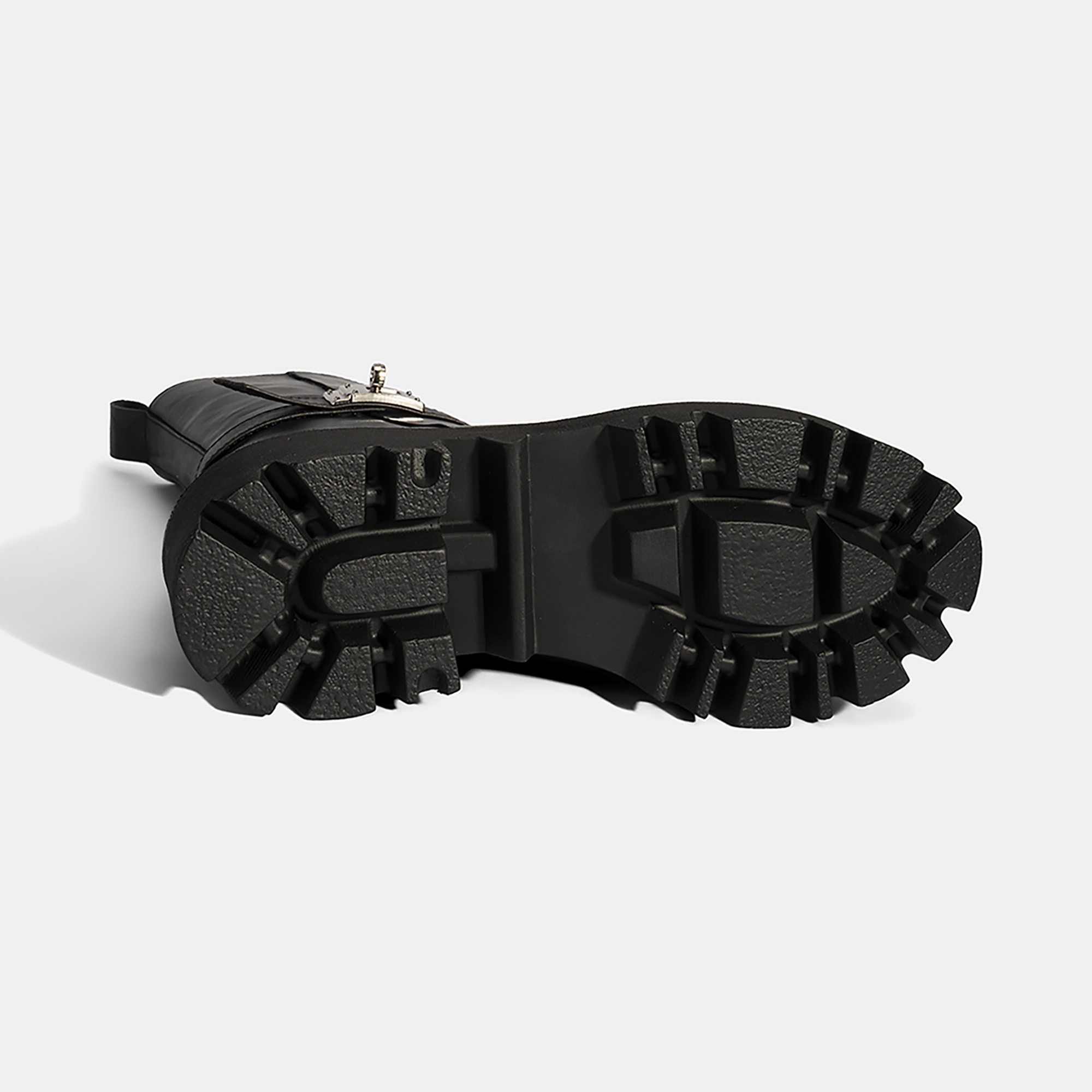 Kadın Siyah Metal Tokalı Kalın Tabanlı Deri Bot