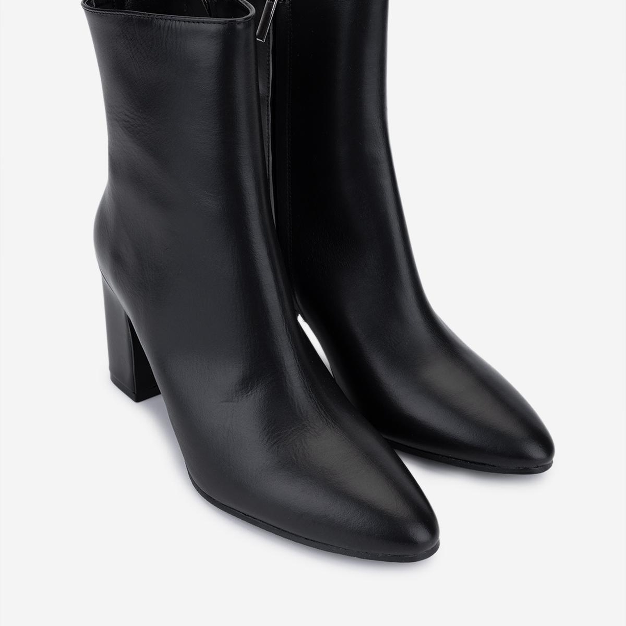 Valmenti Kadın Hakiki Deri Siyah Topuklu Bot