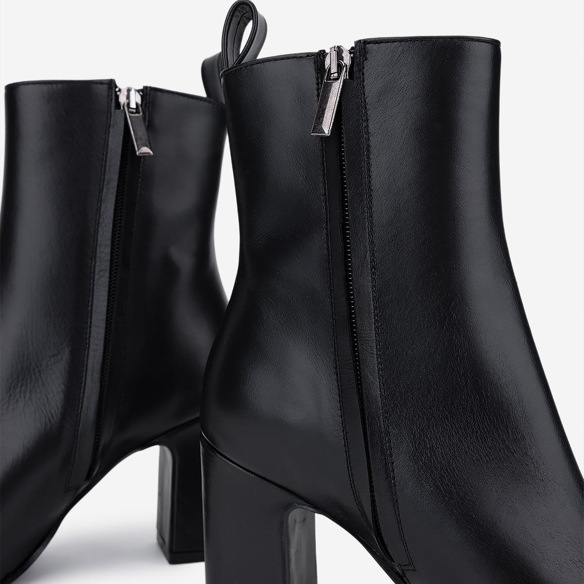 Valmenti Kadın Hakiki Deri Siyah Topuklu Bot