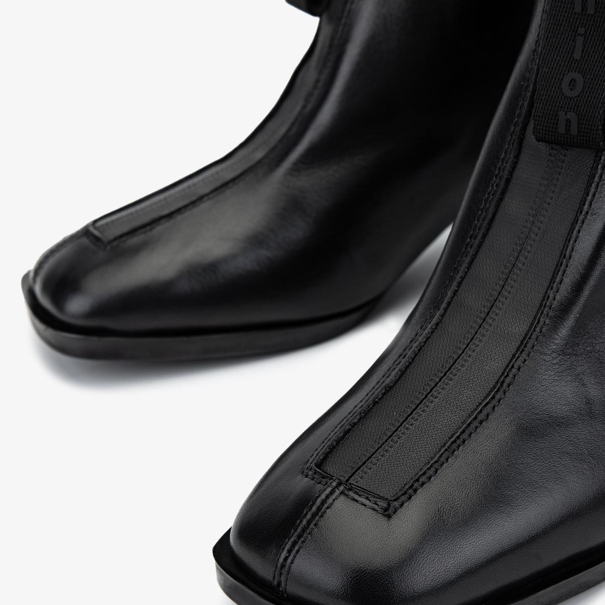 Valmenti Kadın Hakiki Deri Siyah Topuklu Bot