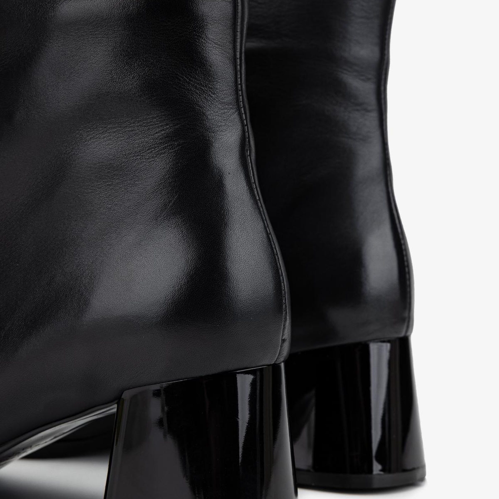 Valmenti Kadın Hakiki Deri Siyah Topuklu Bot