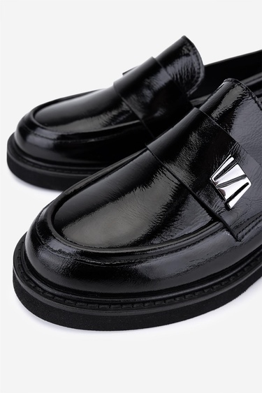  Valmenti Kadın Hakiki Deri Siyah Kırışık Rugan Loafer Ayakkabı