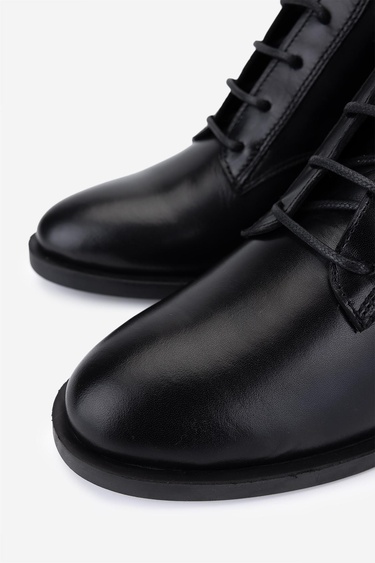  Valmenti Kadın Hakiki Deri Siyah Topuklu Bot