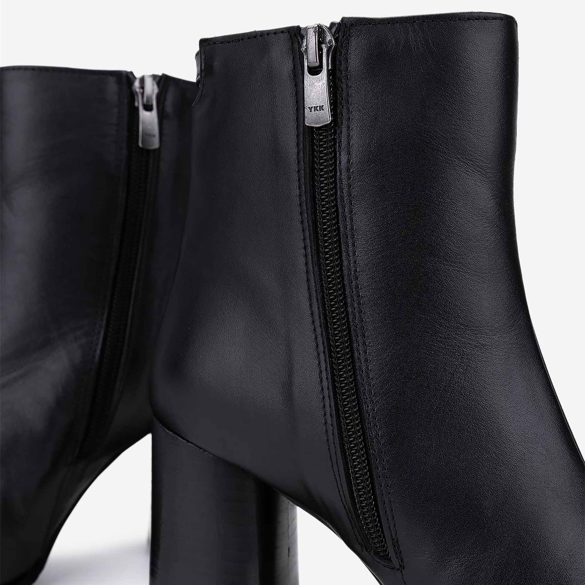 Valmenti Kadın Hakiki Deri Siyah Topuklu Bot