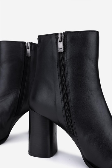  Valmenti Kadın Hakiki Deri Siyah Topuklu Bot