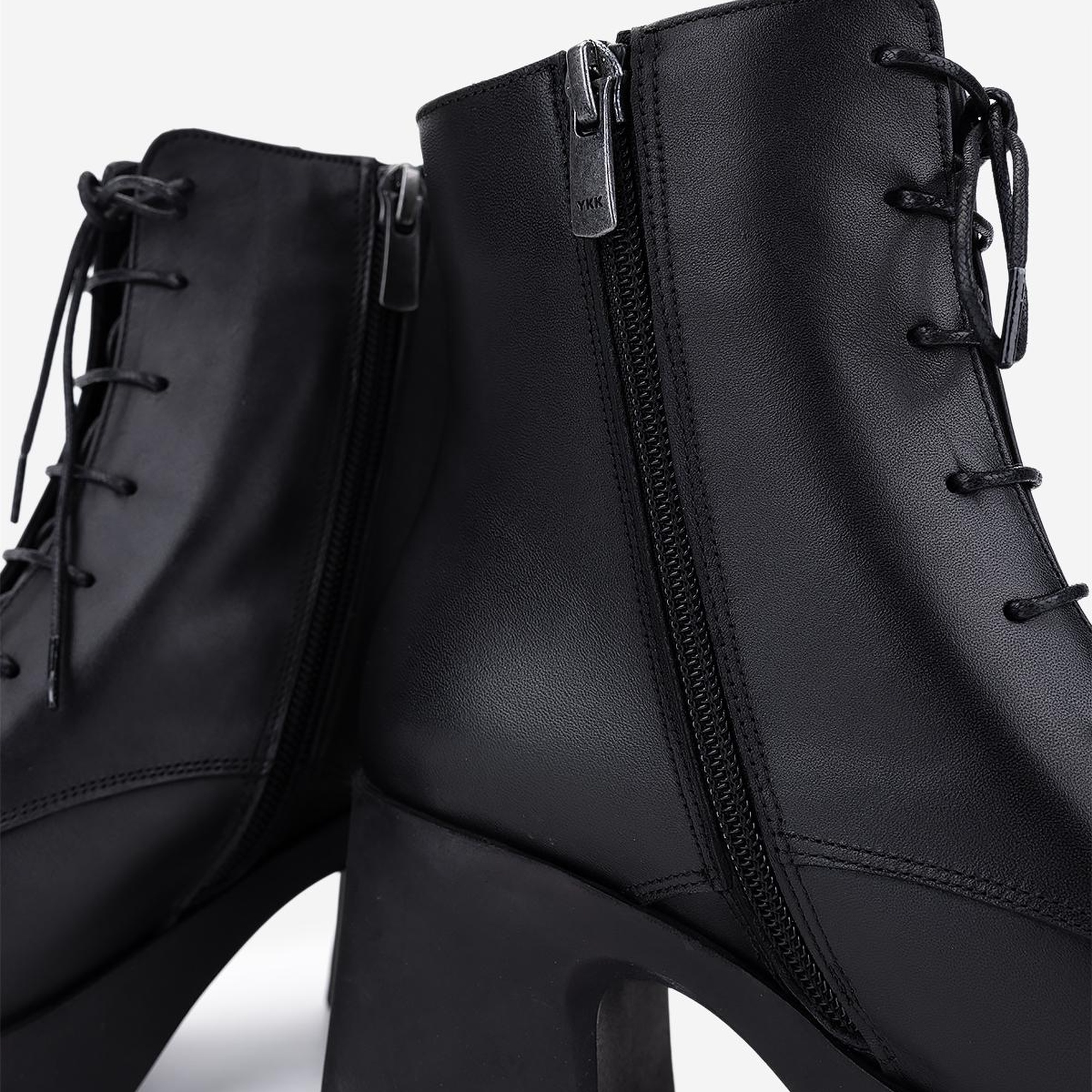 Valmenti Kadın Hakiki Deri Siyah Topuklu Bot