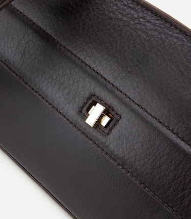  Kadın Deri Kahverengi Kilit Detaylı Omuz Çantası