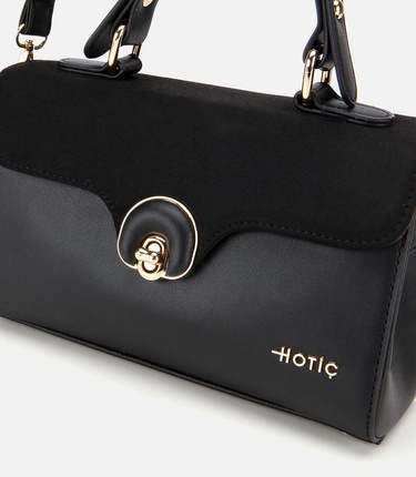  Kadın Siyah Kilit Detaylı Omuz Çantası