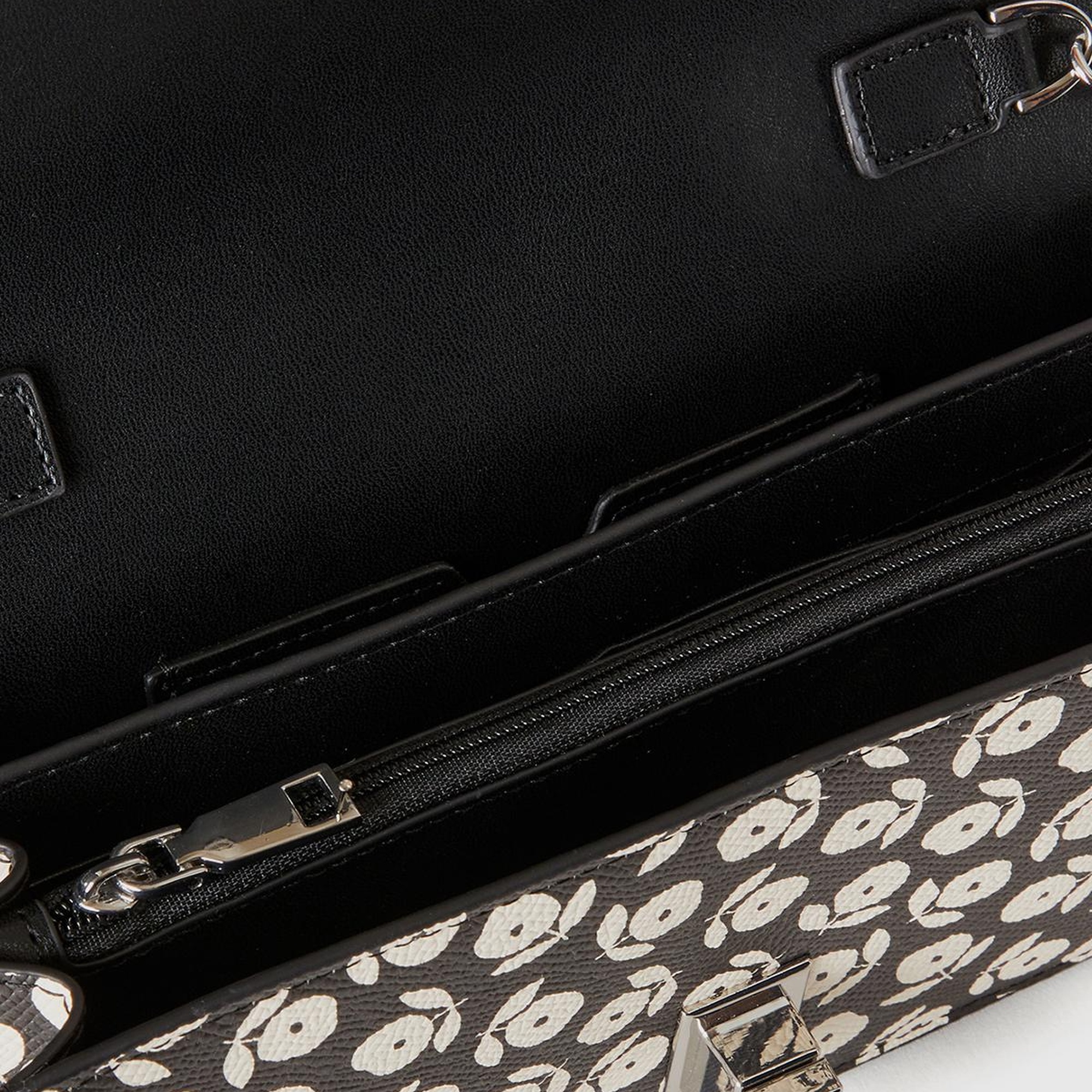 Kadın Lacivert Suni Deri Çiçek Desenli Zincir Askılı Cüzdan