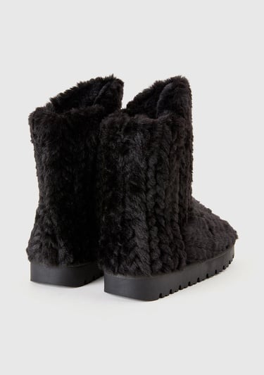  Kadın Siyah Kürklü Bot