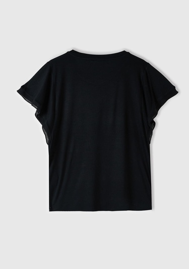 Kadın Siyah %100 Viskoz Kolları Fırfır Detaylı Geniş Yaka T-Shirt