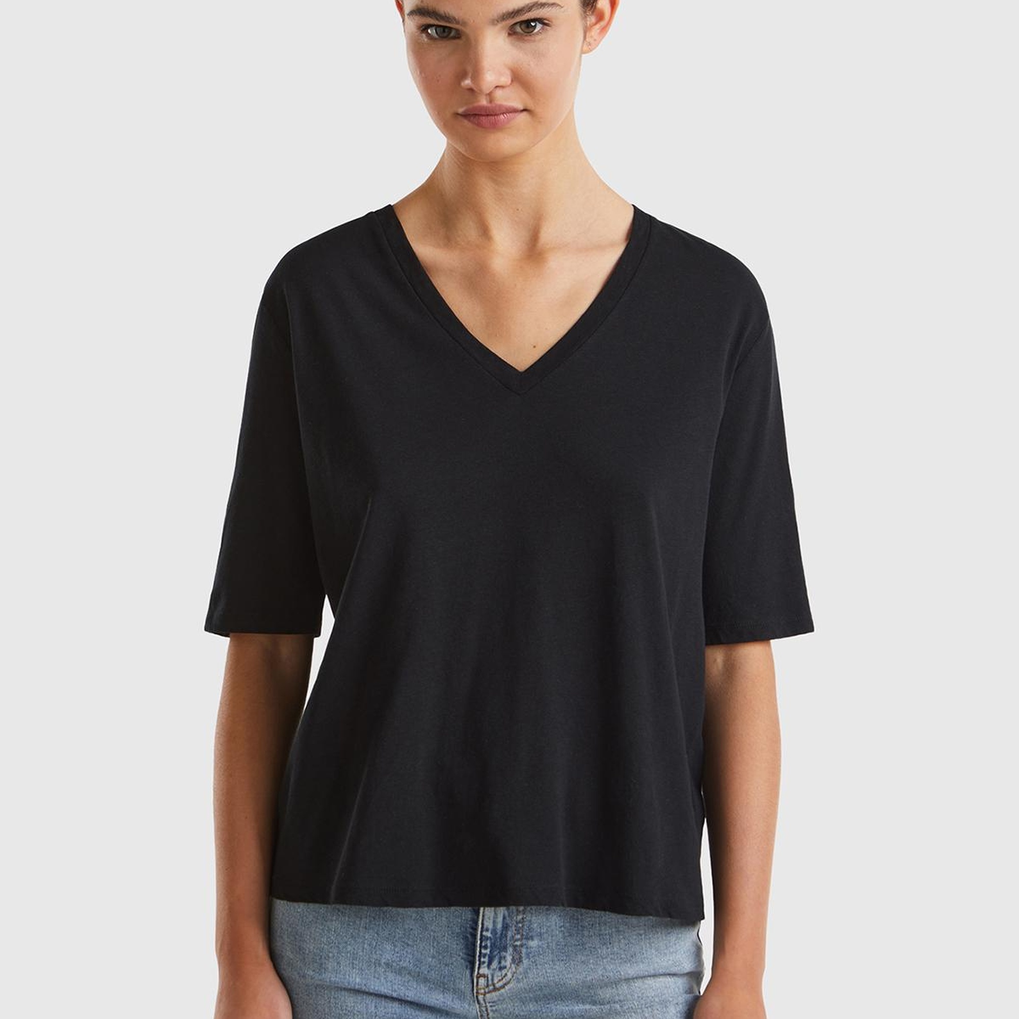 Kadın Siyah Pamuk Keten Karışımlı V Yaka Rahat Kesim T-Shirt