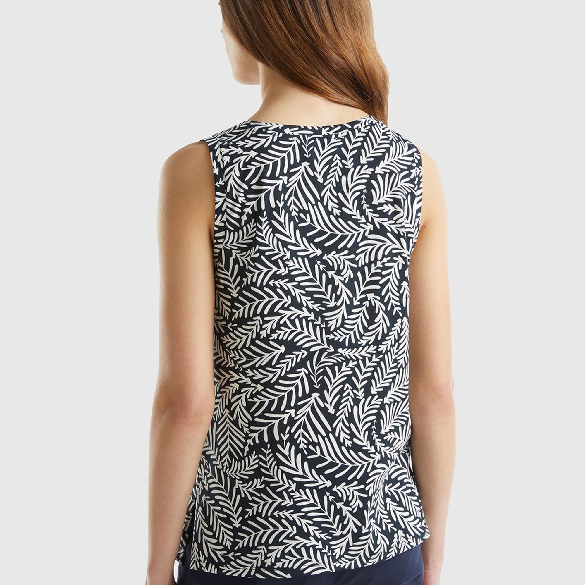 Kadın Siyah-Beyaz %100 Pamuk Tamamı Desenli Yırtmaçlı Geniş V Yaka Atlet