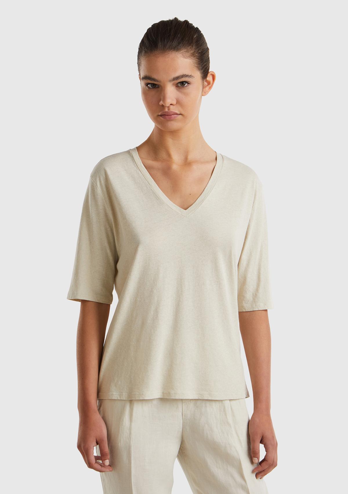  Kadın Bej Pamuk Keten Karışımlı V Yaka Rahat Kesim T-Shirt