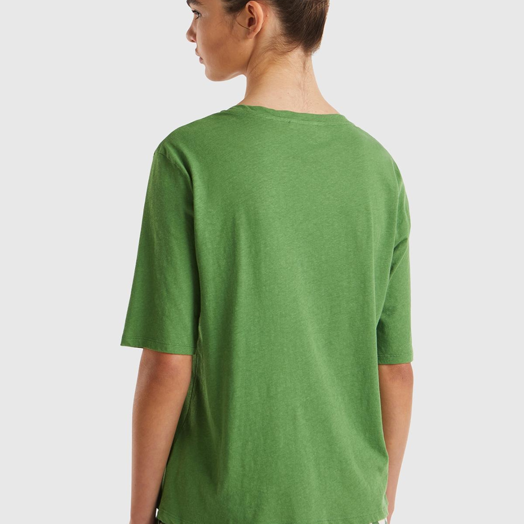 Kadın Soluk Yeşil Pamuk Keten Karışımlı V Yaka Rahat Kesim T-Shirt