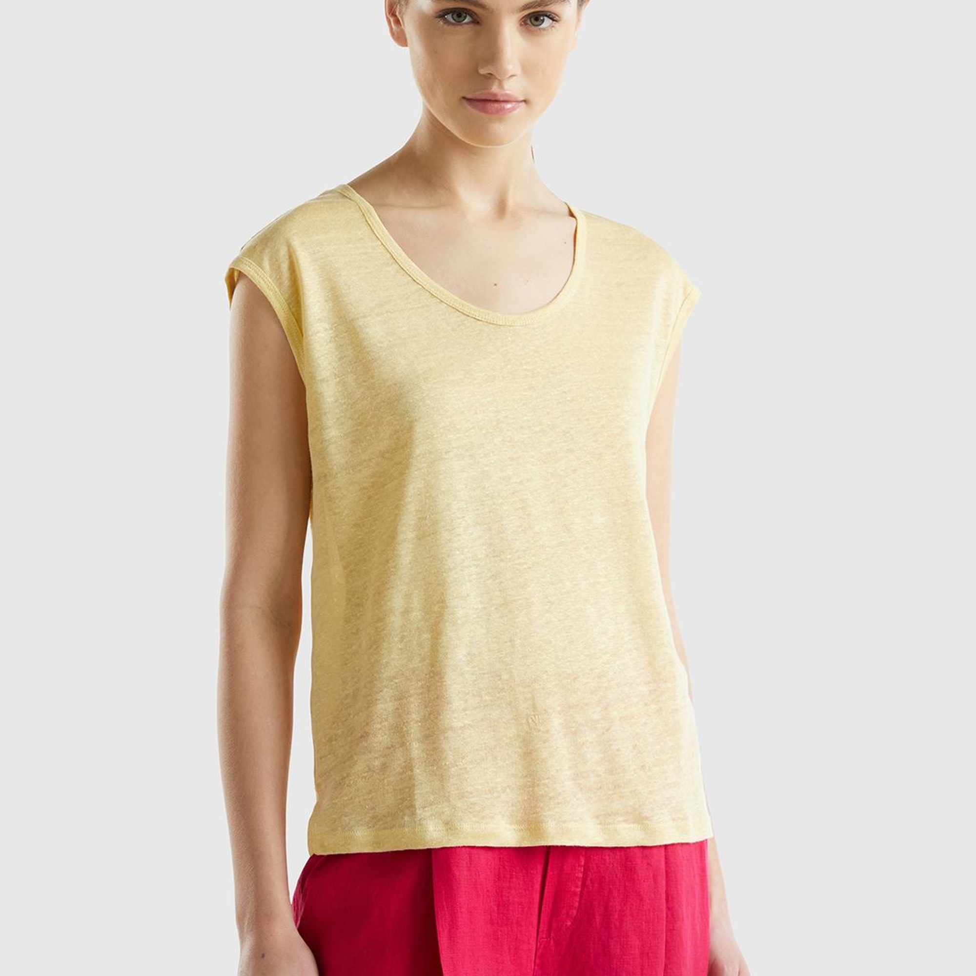 Kadın Açık Sarı %100 Keten Rahat Kalıp Geniş Bisiklet Yaka Kolsuz T-Shirt