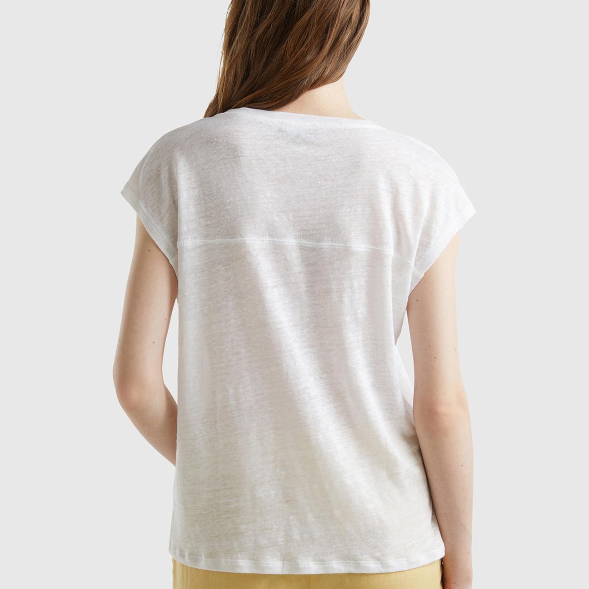 Kadın Beyaz %100 Keten Rahat Kalıp Derin V Yaka Kolsuz T-Shirt