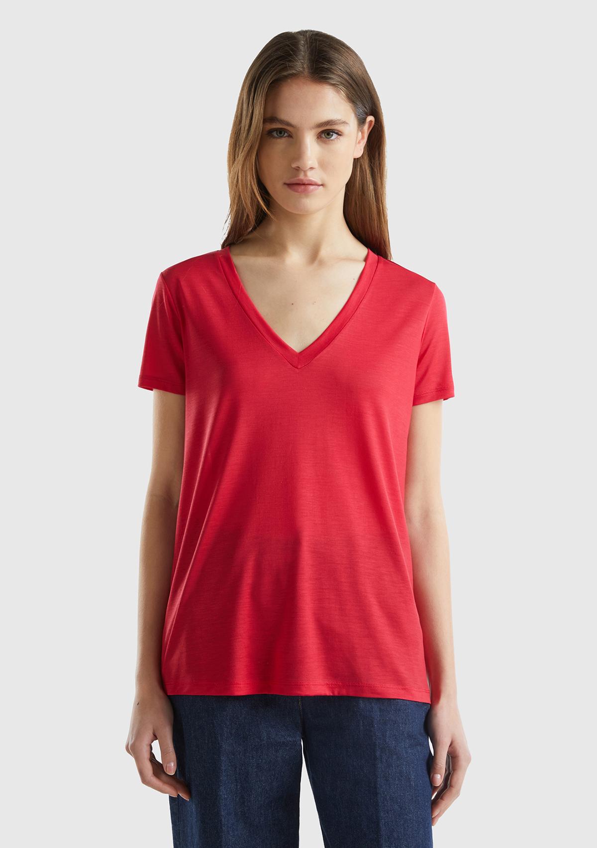  Kadın Vişne %100 Liyosel V Yaka T-Shirt