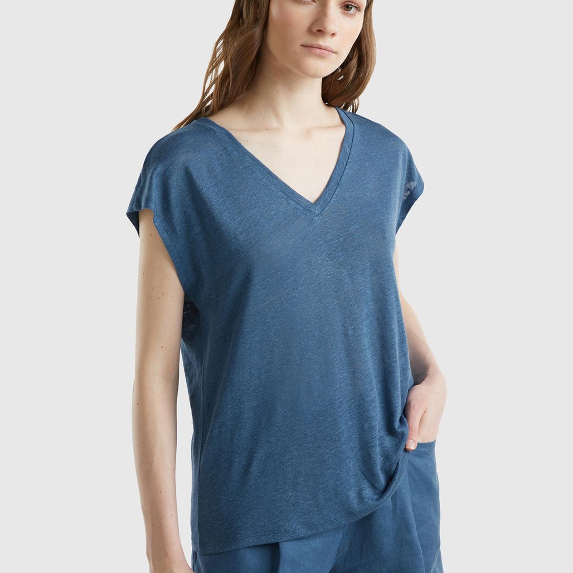 Kadın Gece Mavisi %100 Keten Rahat Kalıp Derin V Yaka Kolsuz T-Shirt
