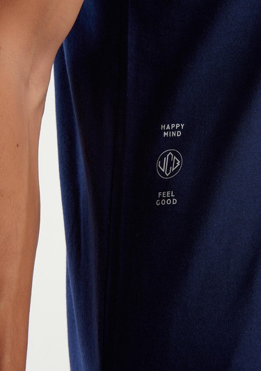  Erkek Koyu Lacivert %100 Pamuk Önü Fotoğraf Baskılı Dekoratif Dikişli T-Shirt