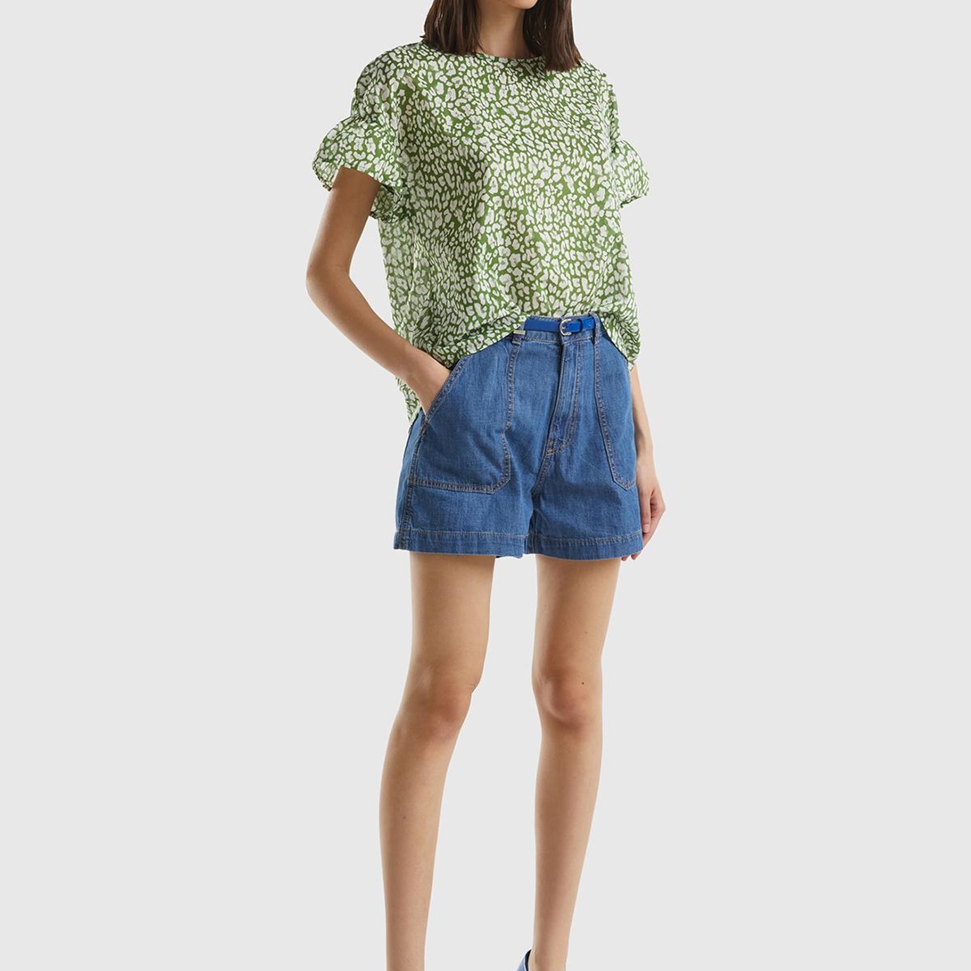 Kadın Açık Mavi %100 Pamuk Arkası Logo Detaylı 5 Cepli Yüksek Bel Denim Şort