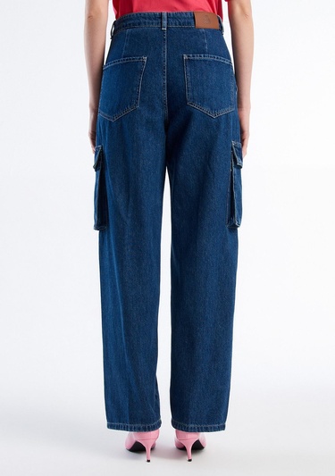  Kadın İndigo %100 Pamuk Arkası Logo Etiketli Yama Cepli Pantolon