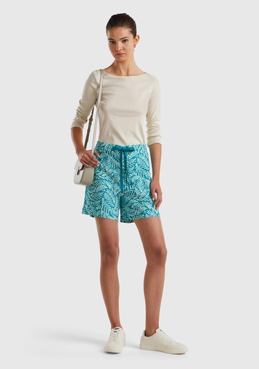  Kadın Yeşil Mix %100 Liyosel Tamamı Desenli 2 Cepli Beli İpli Bermuda Şort