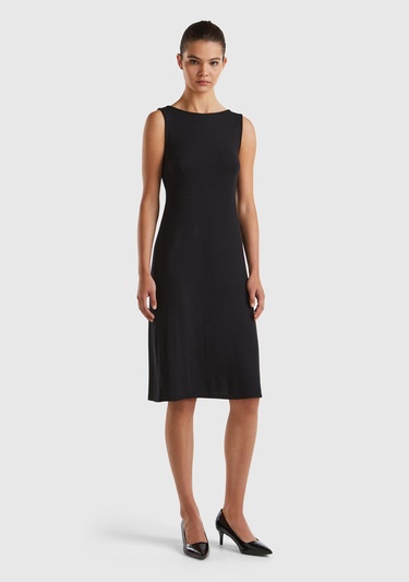  Kadın Siyah Viskoz Karışımlı Arkası Üçgen ve Düğüm Detaylı Kolsuz Elbise