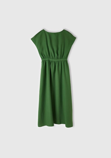  Kadın Soluk Yeşil Liyosel ve Keten Karışımlı Beli Büzgülü Kayık Yaka Elbise