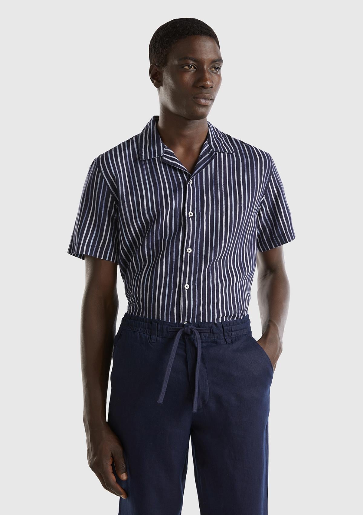  Erkek Koyu Mavi Keten Karışımlı Desenli Kısa Kollu Gömlek