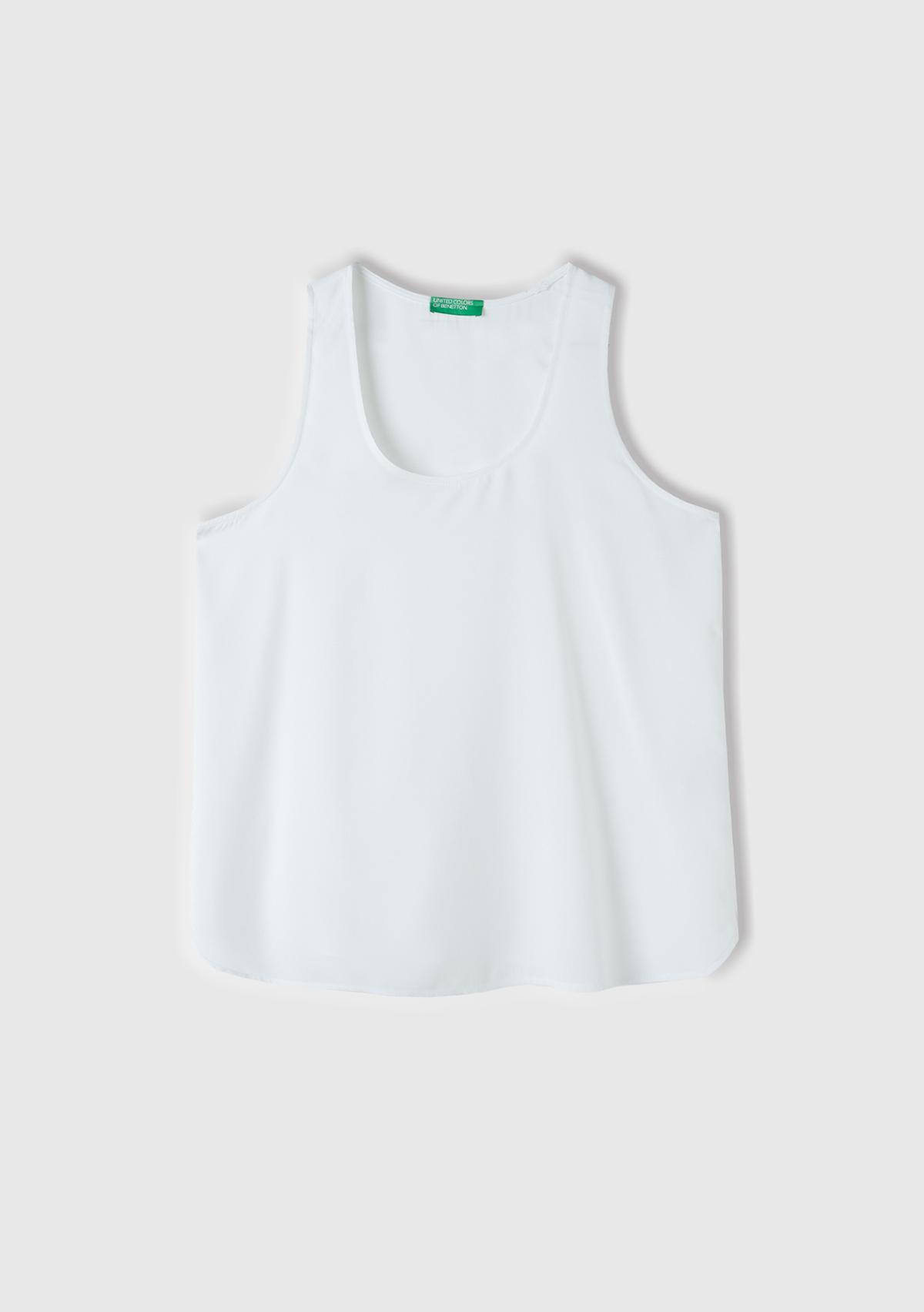  Kadın Beyaz %100 Viskoz Dekoratif Dikişli Geniş Bisiklet Yaka Kolsuz Bluz