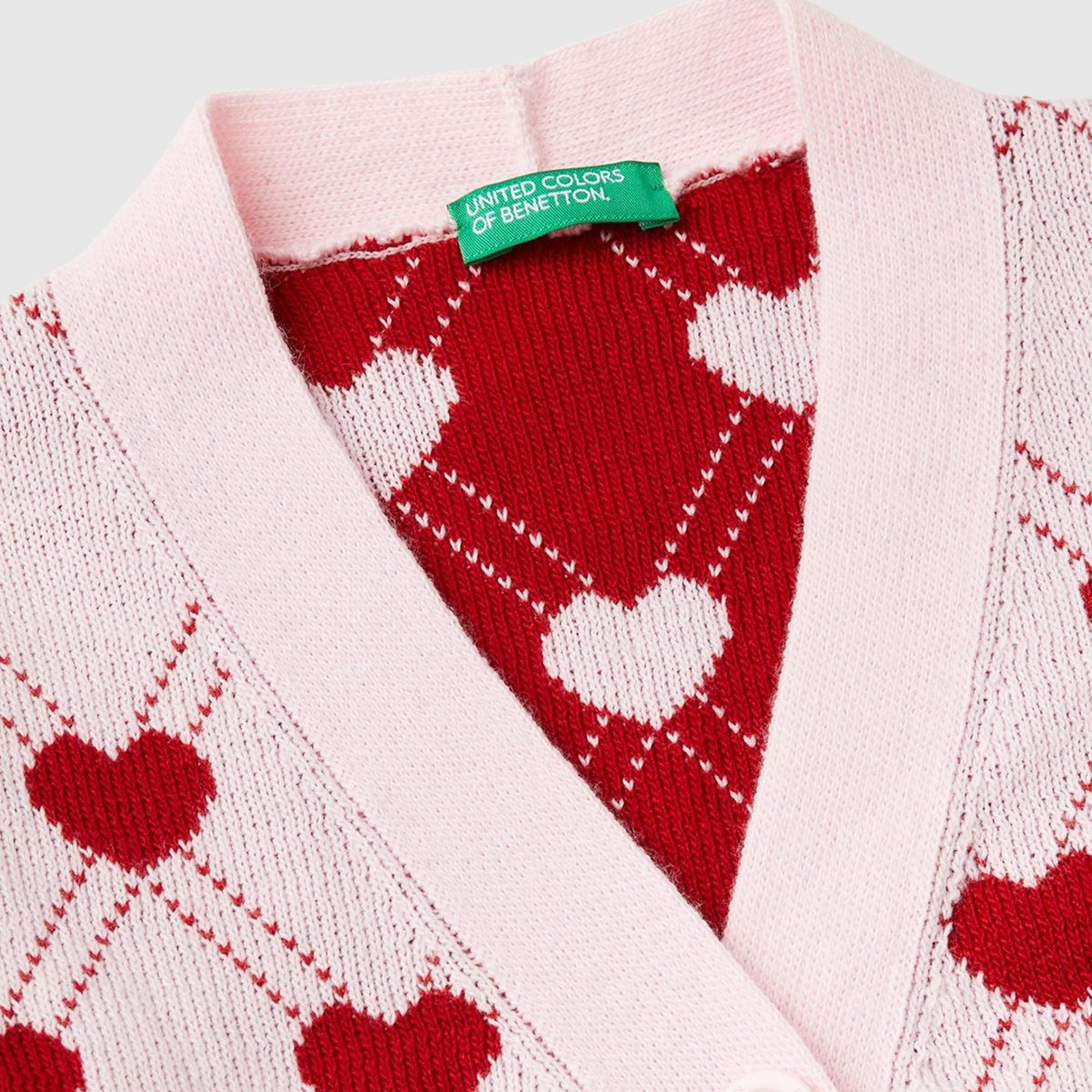 Kız Çocuk Açık Pembe Tamamı Kalp Desenli 4 Düğmeli V Yaka Hırka