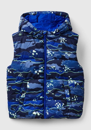  Erkek Çocuk Lacivert Kamuflaj Fermuar Kapamalı Tamamı Desenli Kapüşonlu Yelek