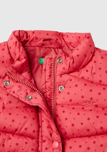  Kız Çocuk Gül Kurusu Logo İşlemeli Tamamı Desenli Pufa Yelek