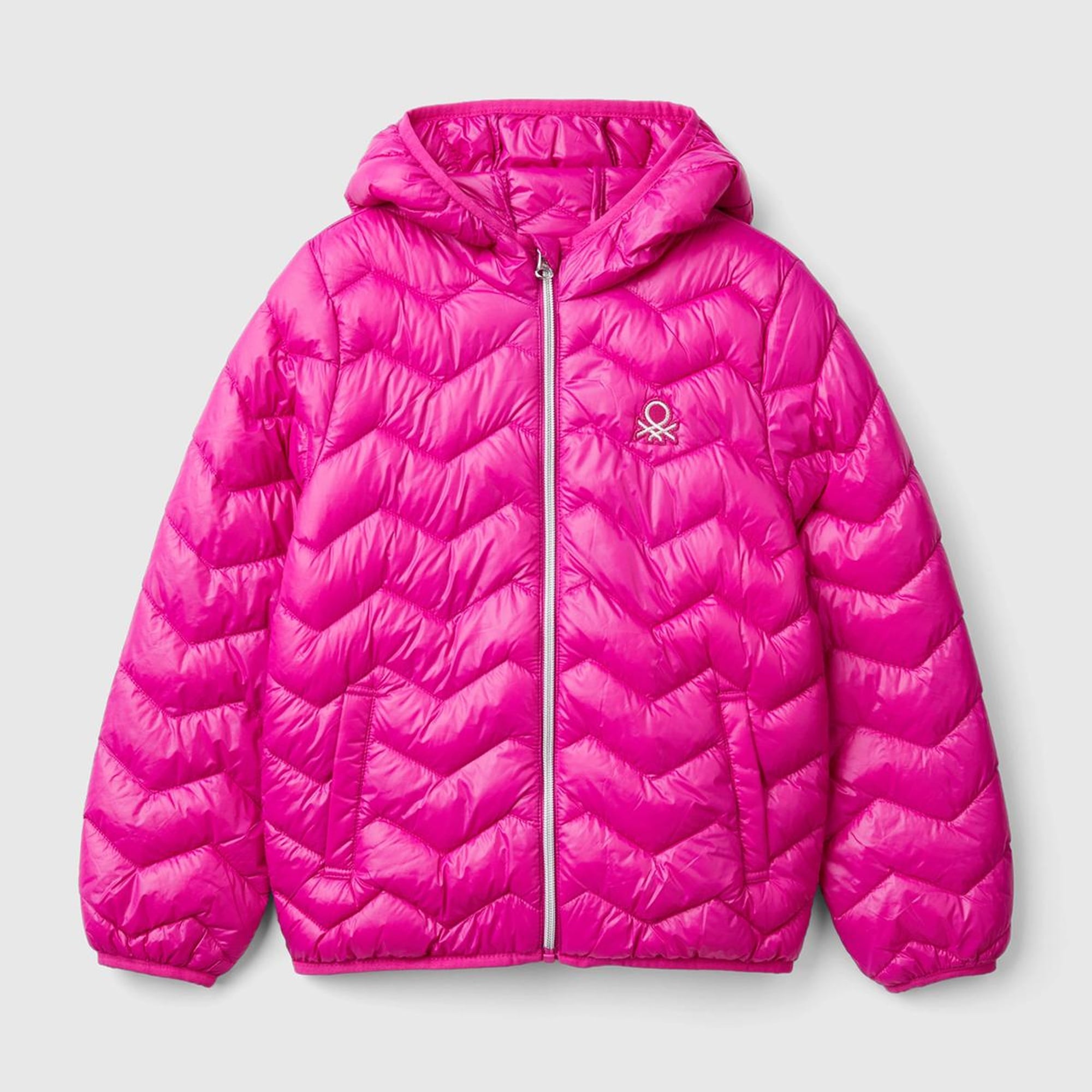 Kız Çocuk Fuşya Logo İşlemeli Kapüşonlu İnce Pufa Mont