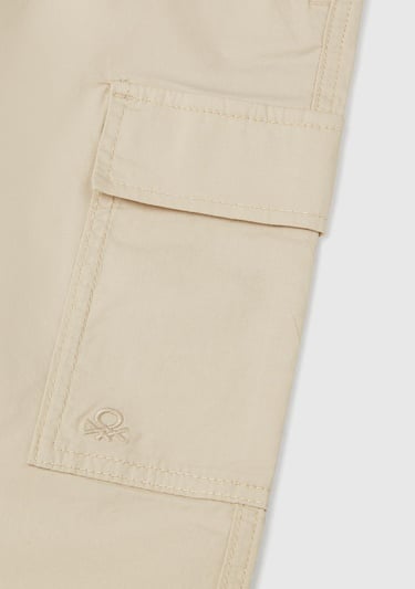  Erkek Çocuk Ekru Logo Detaylı Paraşüt Pantolon