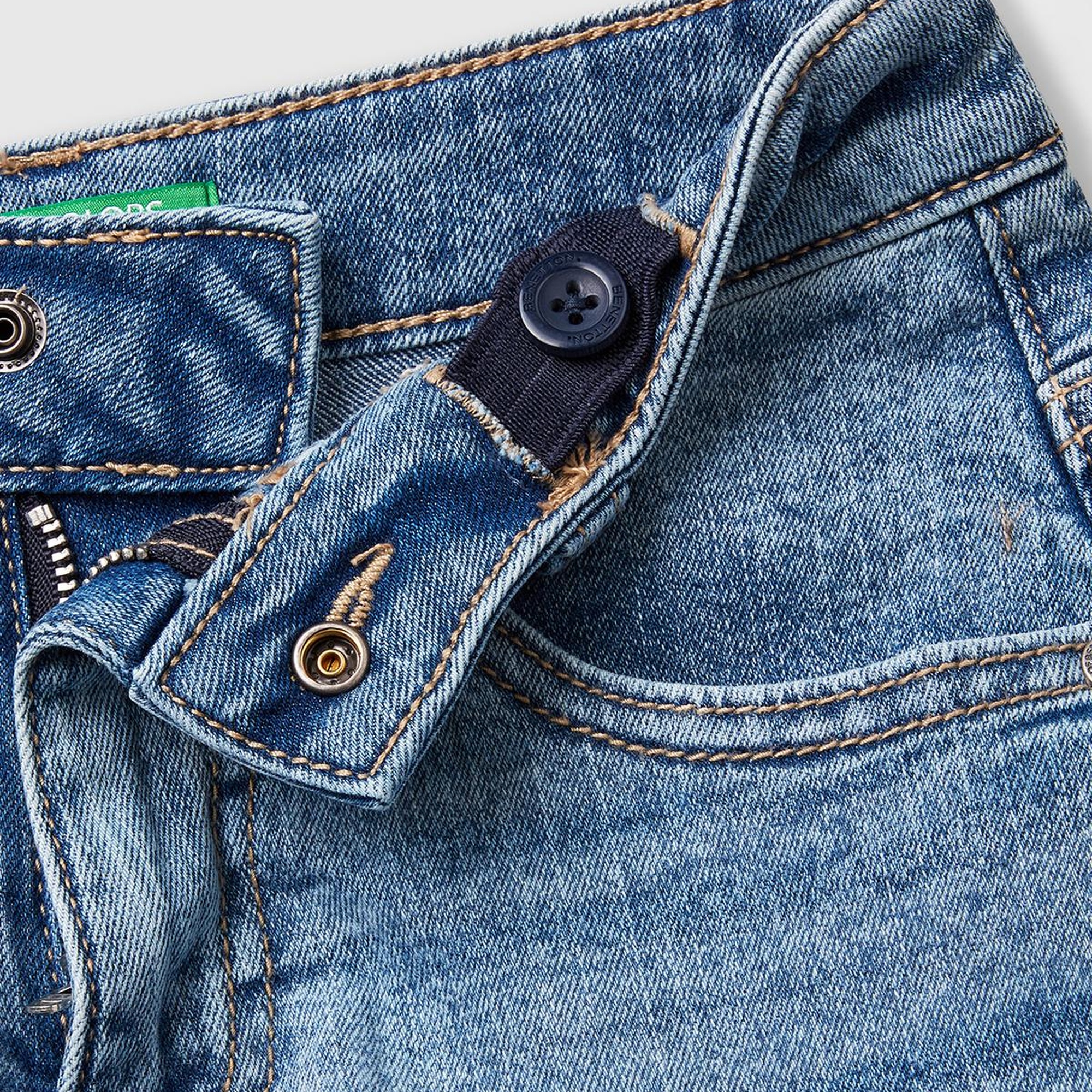 Kız Çocuk Açık Denim Taş Yıkama Logo İşlemeli Streç Denim Şort