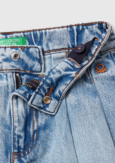  Kız Çocuk Açık Denim Taş Yıkama Logo İşleme Detaylı Pileli Denim Etek