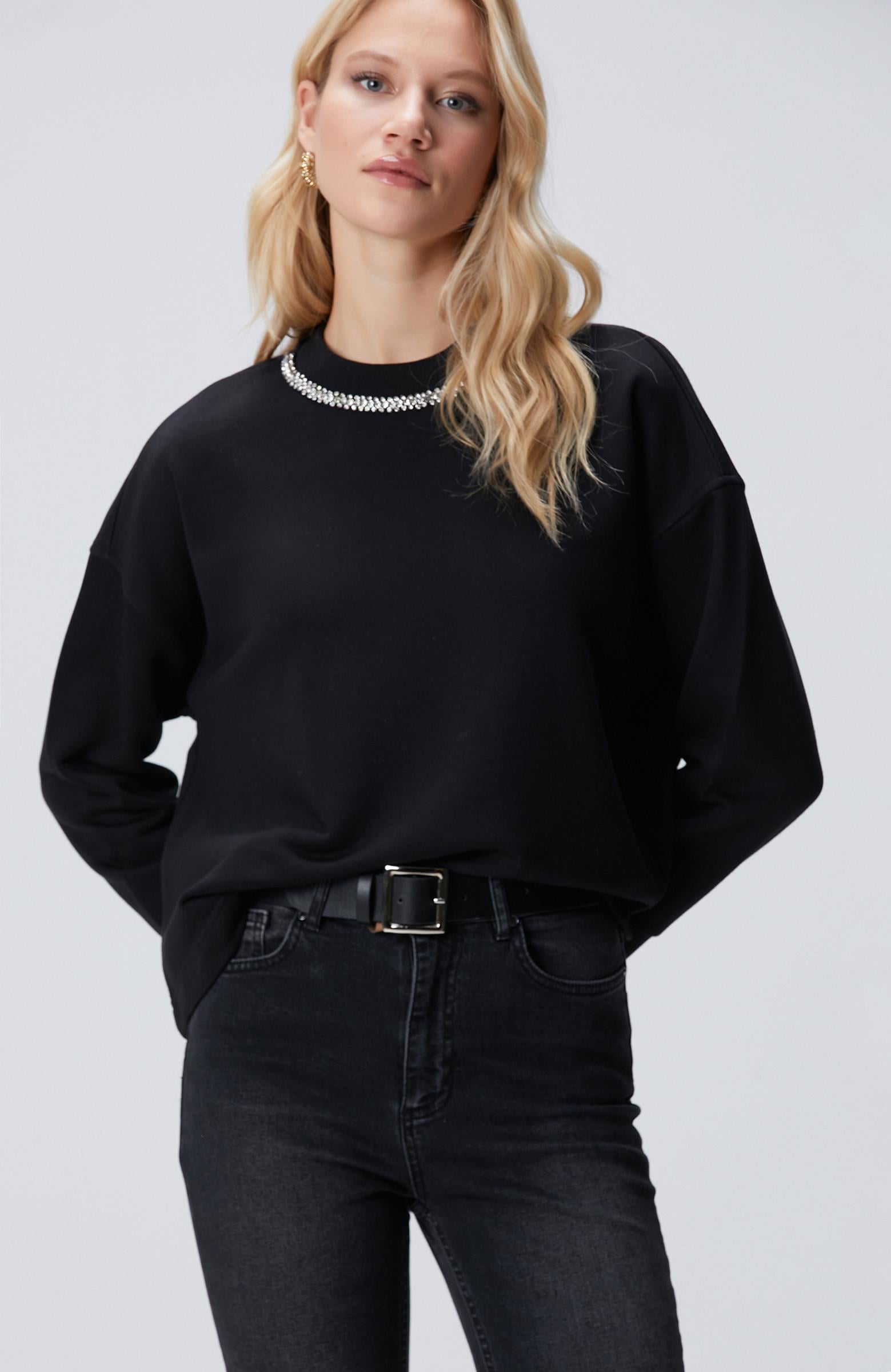  Network Kadın Siyah Yakası Taş İşlemeli Sweatshirt