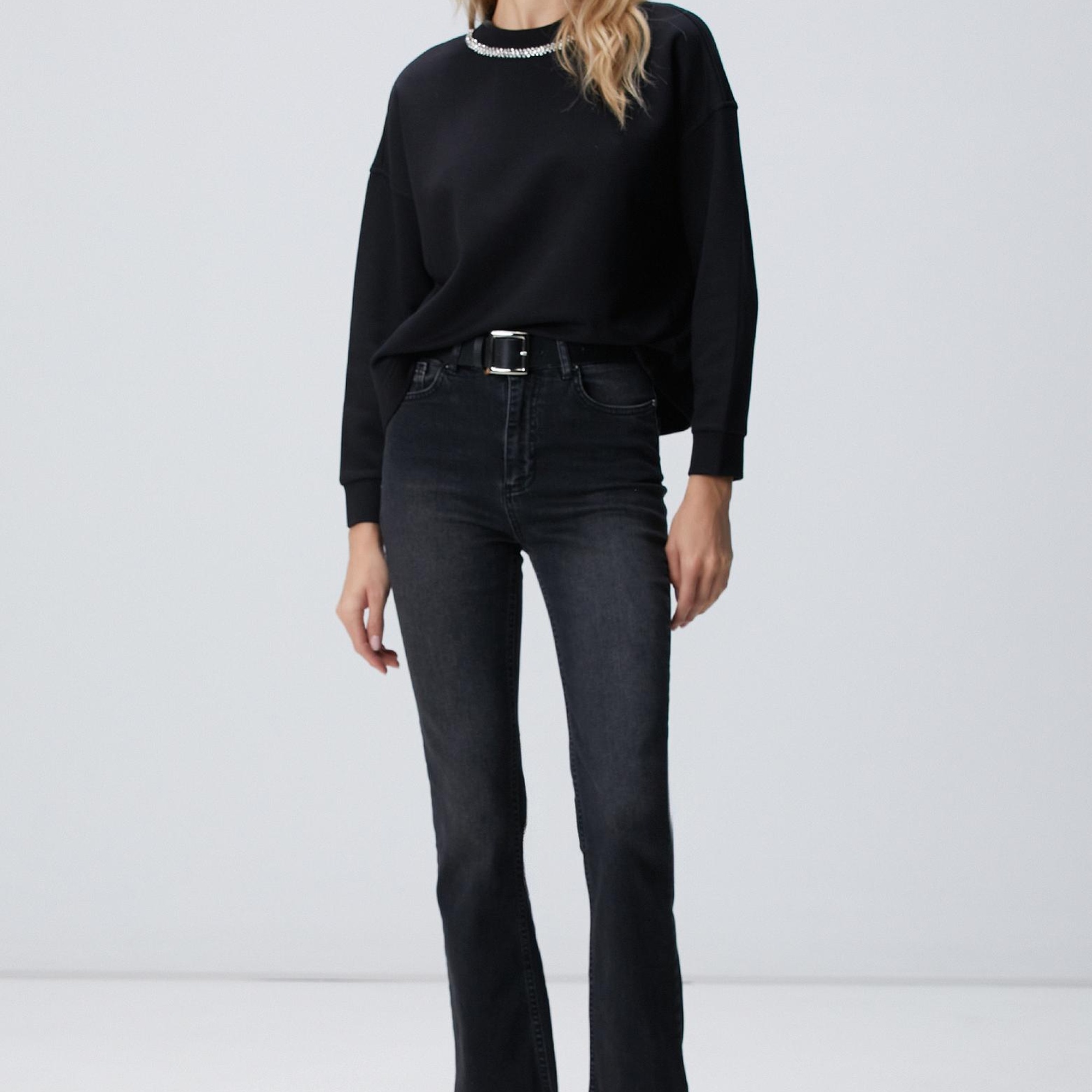 Network Kadın Siyah Yakası Taş İşlemeli Sweatshirt