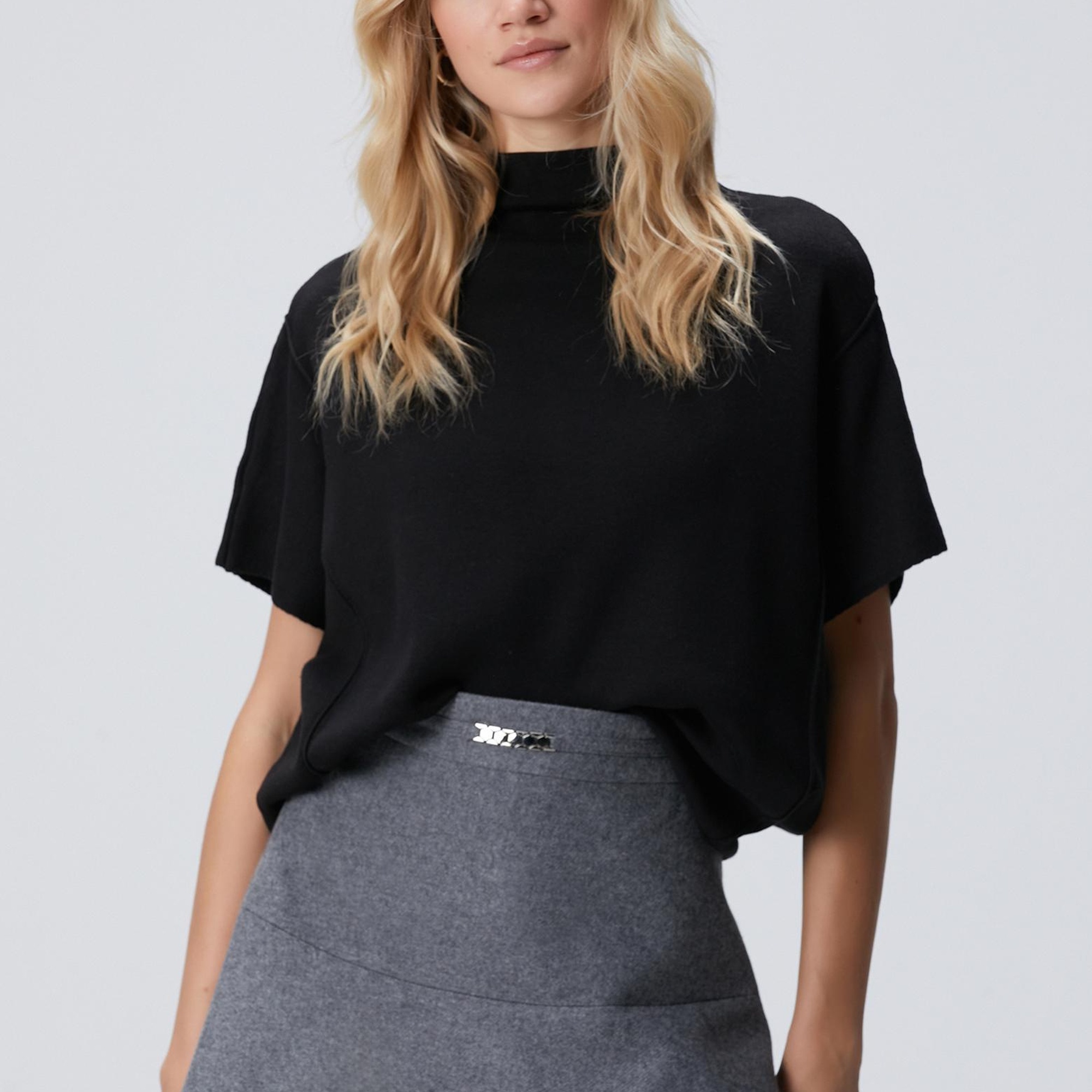 Network Kadın Siyah Dik Yaka Kısa Kollu Nervür Detaylı Kazak