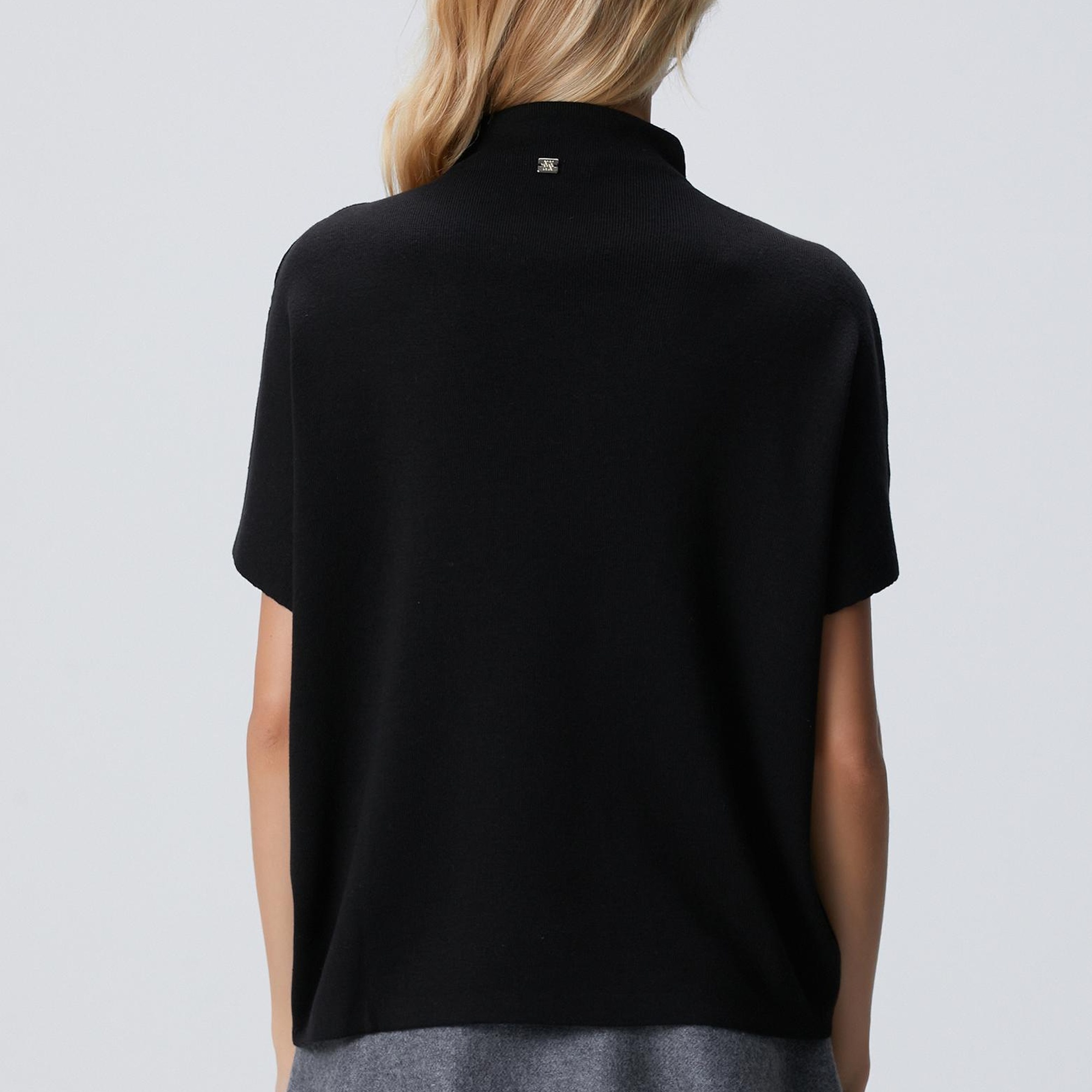 Network Kadın Siyah Dik Yaka Kısa Kollu Nervür Detaylı Kazak